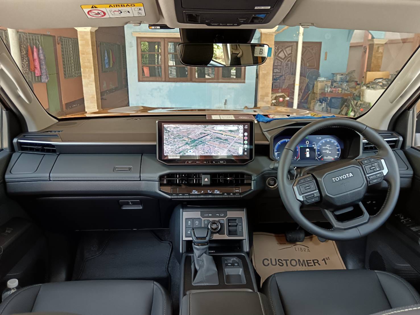 Car image 12